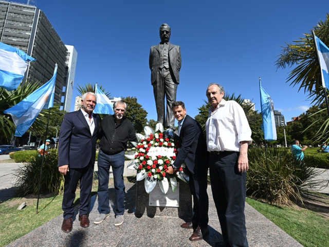 Peronistas y radicales, juntos en un homenaje a Raúl Alfonsín, hablaron de construir un “gran acuerdo nacional” contra Javier Milei