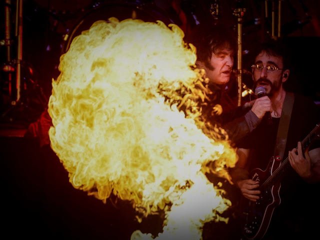 Milei ya no tiene la “buena estrella” que tuvo en medios internacionales y le llueven críticas en las redes en EEUU por su show de rock