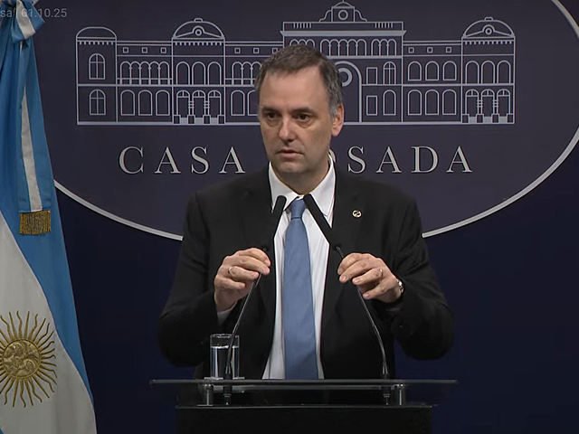 La escribana de Adorni había trabajado para narcos que usaban testaferros