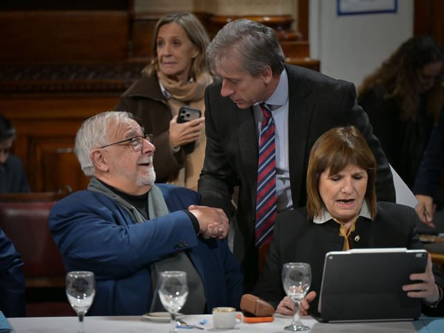 Senado: los aliados de Milei le ponen plazo para que eche a Adorni o votarán su remoción