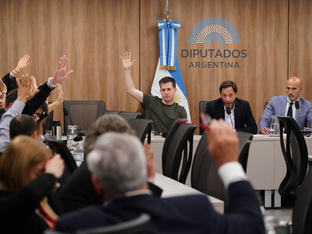 Aunque ni contestó las preguntas escritas, la comisión $LIBRA ahora cita a Javier Milei