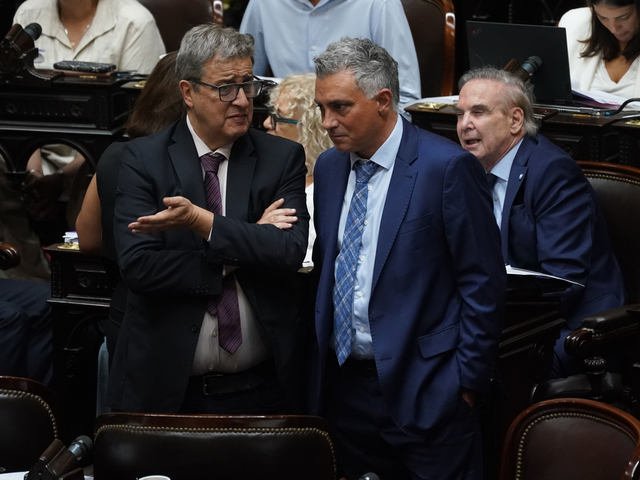 Los libertarios impulsan una ofensiva en más de 100 municipios bonaerenses para bajar o eliminar tasas locales