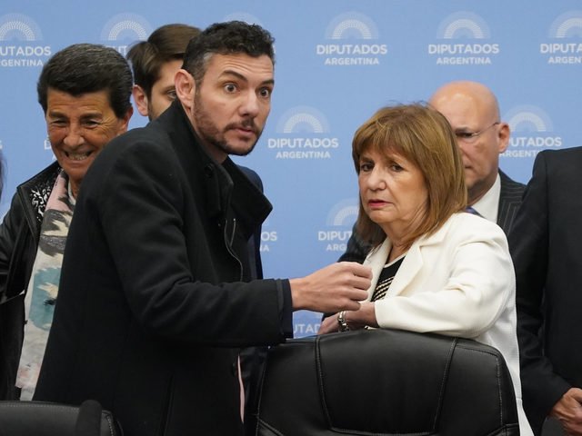 “Desconectado de la realidad”: furiosa catarata de tuits contra Mauricio Macri de uno de los diputados que rompieron con el PRO