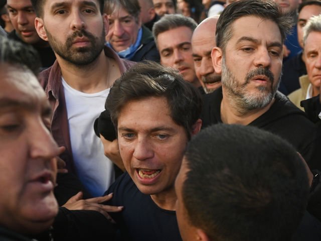 “En vez de festejar, el perturbado mental de Milei salió a echar culpas”: la mano derecha de Kicillof cruzó al Presidente tras su discurso por YPF
