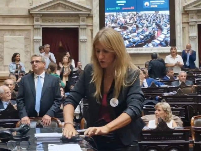 Gritos entre Lemoine y Carignano, micrófonos desconectados, “No soy Bad Bunny” y las cadenas de Pietragalla: los momentos insólitos de la sesión por la reforma laboral