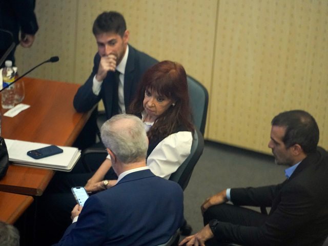 “¿Tiene algún apodo?”, las incómodas preguntas a Cristina Kirchner en el arranque de su declaración y sus irónicas respuestas