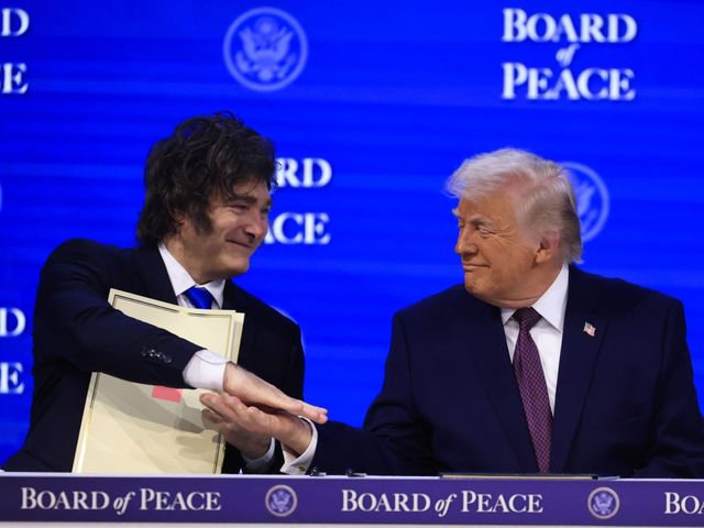 Javier Milei planea viajar dos veces a EE.UU., una a un evento con Donald Trump y otra a una conferencia del JP Morgan