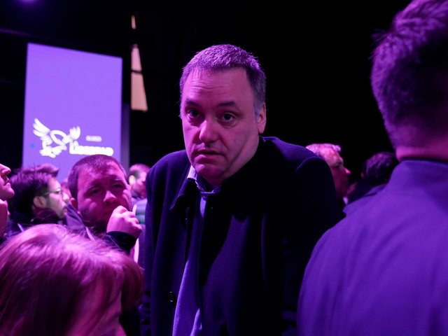 Golpeado y mientras suenan nombres para sucederlo, Manuel Adorni intenta dar vuelta la página y silenciar la interna