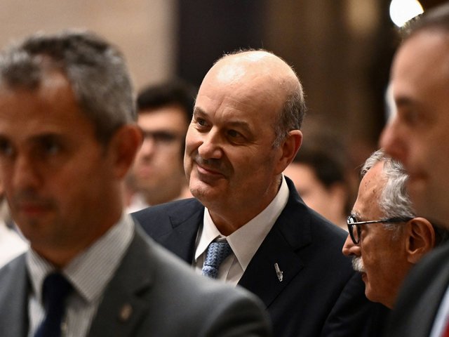 Sturzenegger justificó los despidos en el Servicio Meteorológico: “Los millones de dólares que requieren esos sueldos es dinero que pagan otras familias”