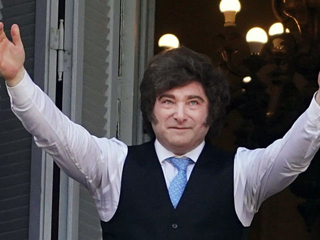 Javier Milei estalló de furia contra Florencia Peña tras sus dichos sobre el papá de Messi: “Chimentera de poca monta”