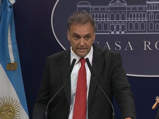 Adorni cruzó a los gremialistas por el paro nacional: “Es algo extorsivo, por algo la gente los odia”