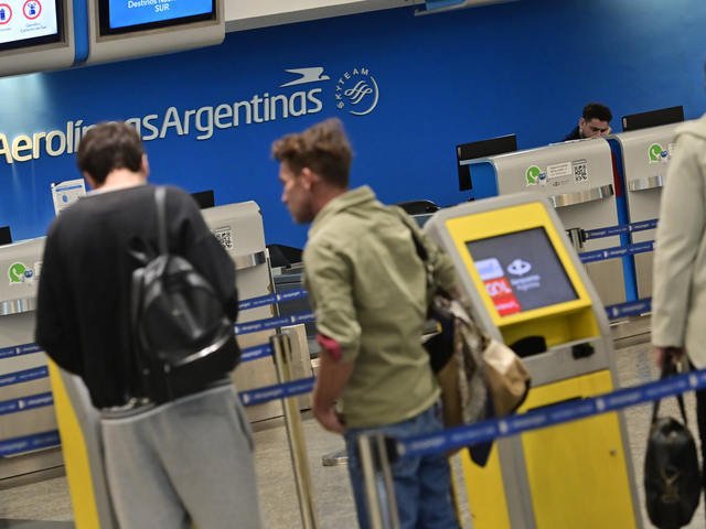 Aerolíneas Argentinas canceló 255 vuelos de este jueves por el paro de la CGT