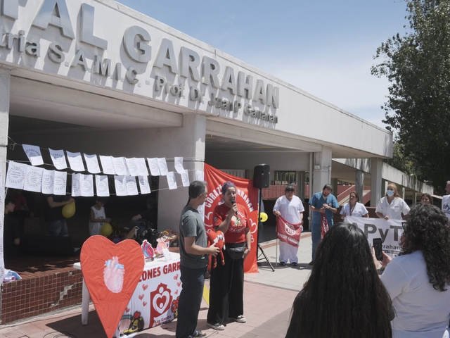 Manuel Adorni cuestionó una protesta en el Garrahan y apuntó contra “un sindicalista rancio”