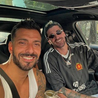 Maniobras con el dólar blue en la época K: allanaron la casa del financista que es amigo de Rodrigo de Paul