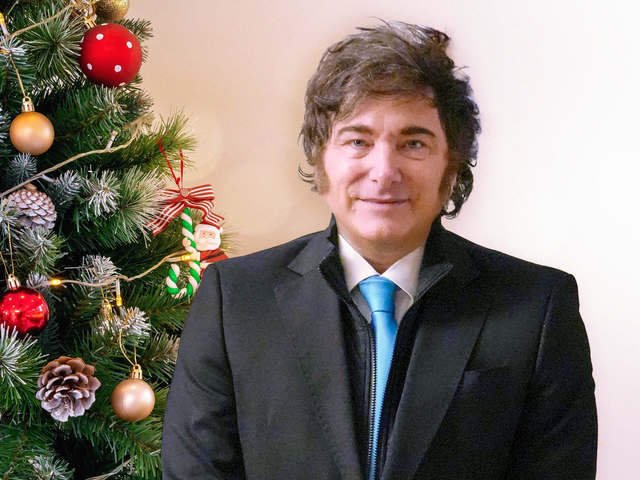 Puntual, Javier Milei publicó otro mensaje por Año Nuevo: la respuesta de sus funcionarios