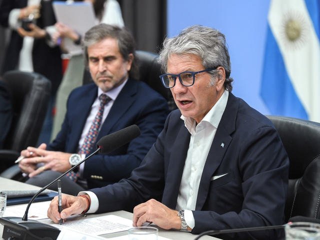 Entre chicanas y cruces con el kirchnerismo, el titular del ARCA defendió la quita de retenciones en Diputados