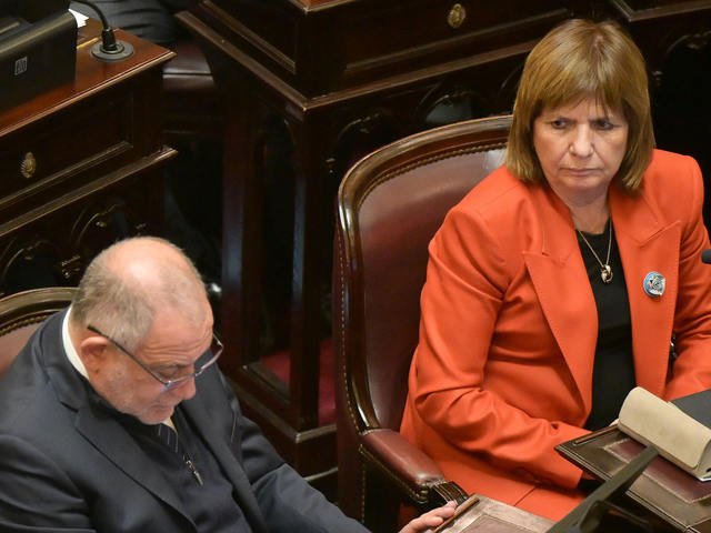 Cruce e ironías entre José Mayans y Patricia Bullrich por la corrupción: “Los bolsos de López llevaban 8 millones de figuritas del Mundial”