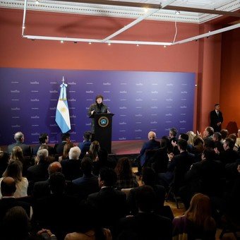 Milei se reunirá con diputados y senadores para anticipar el proyecto Malvinas y el presupuesto 2027
