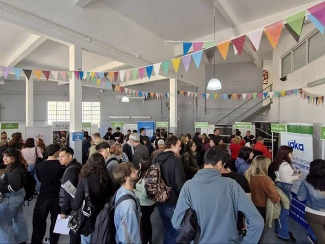 El Gobierno elimina un plan social para 900 mil beneficiarios, pagará la última cuota en abril y después habrá vouchers para capacitación