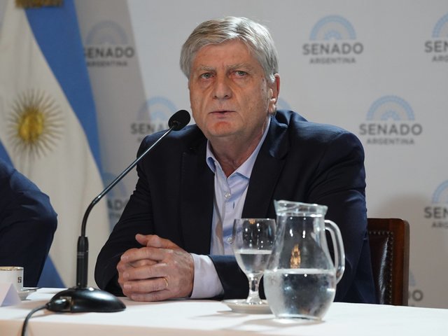 El gobernador de La Pampa anunció que acudirá a la Justicia para frenar la Ley de Glaciares