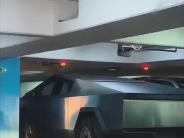 Polémica por la aparición de un Tesla en el Congreso: es del diputado Manuel Quintar y en el país se vende a US$ 300.000