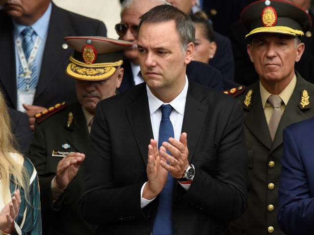 El Gobierno también correría a Manuel Adorni del directorio de YPF y en su lugar entraría Diego Santilli