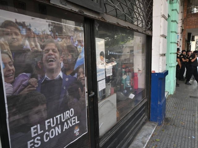 “Si quieren okupar, vayan al Conurbano”: Jorge Macri mostró carteles y banderas K encontradas en un edificio ocupado del CONICET