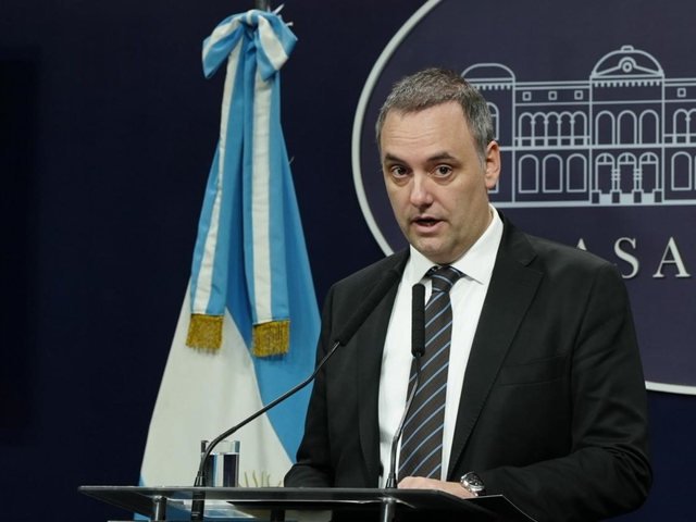 Adorni divide al Gobierno y aumenta la presión interna para que deje su cargo