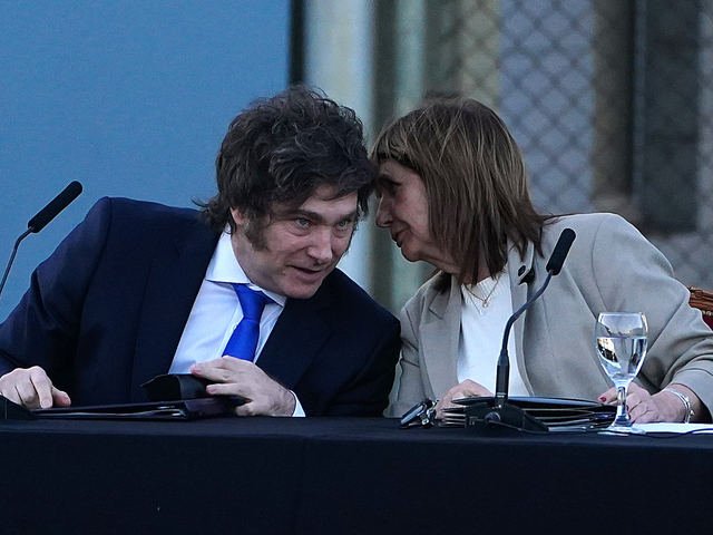 La tensión permanente en Olivos y el chat caliente con Javier Milei por los engaños de José Luis Espert