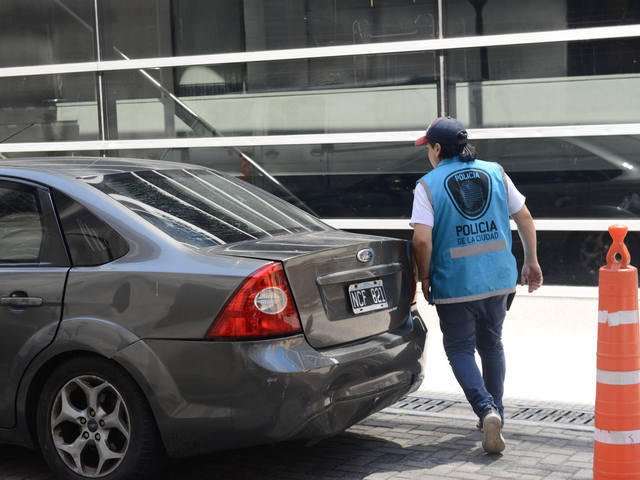 Maniobras con el dólar barato: allanaron agencias de cambio vinculadas a Elías Piccirillo y Sur Finanzas