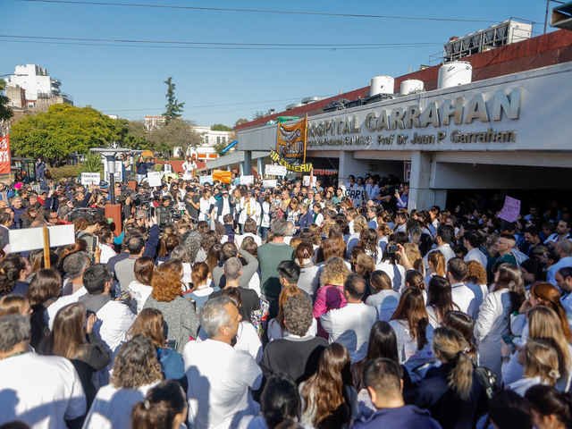 El gobierno de Kicillof afirma que pagó toda la deuda de IOMA con el Hospital Garrahan y acusa a Nación de reclamar casi 8.000 millones de pesos sin respaldo