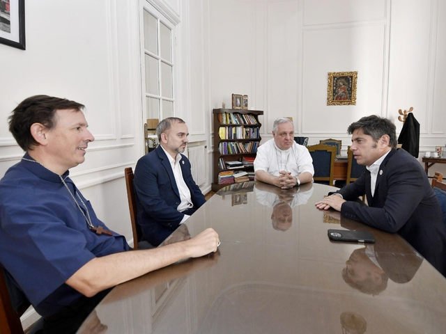 Kicillof se reunió con los obispos para hablar de “los desafíos que plantea la situación económica y social”