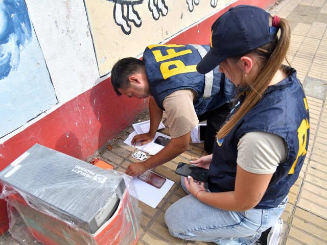 Las fotos y el video que muestran cómo Sur Finanzas ocultaba documentación a la Justicia