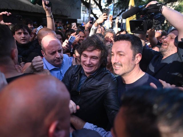 Con la salida de Luis Petri de Defensa, en las Fuerzas Armadas también esperan un cambio de cúpulas