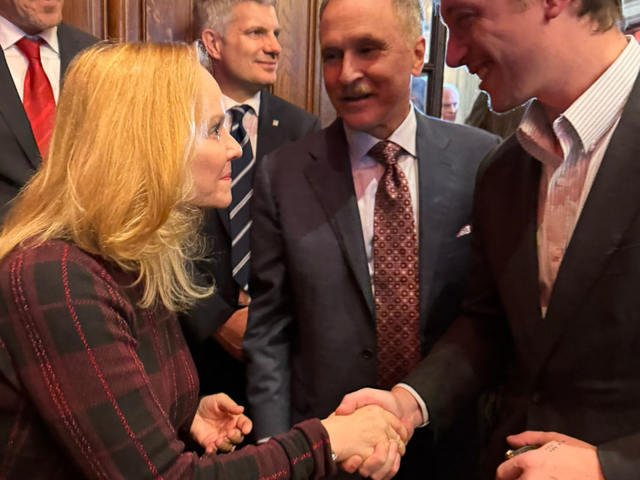 El embajador de Estados Unidos: “Trump me dijo que viniera a ayudar a su amigo, Javier Milei”