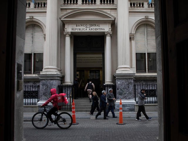 La Cámara Federal acumuló dos causas del rulo con el dólar y quedaron a cargo del juez Lijo