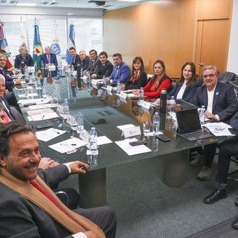 Aliados, inestables y duros: cómo es el nuevo mapa de los gobernadores que celebra Milei