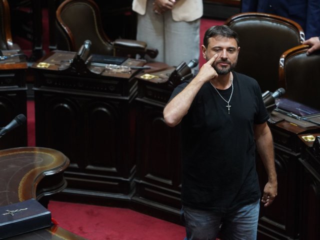 “Primo de Pampita”, “TLC narco” y hasta un abanico naranja: el duro cruce y las chicanas entre Grabois y un diputado del PRO por la reforma laboral