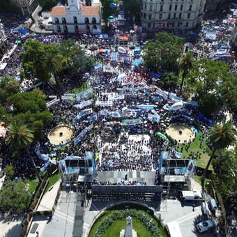 La CGT marchó a Plaza de Mayo contra la reforma laboral: todas las fotos de la movilización