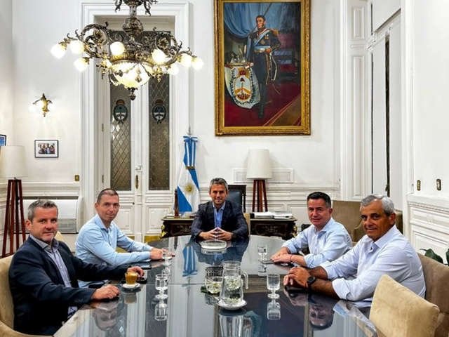 Milei suma diputados: tres radicales se pasaron al bloque libertario que pelea la primera minoría con el kirchnerismo