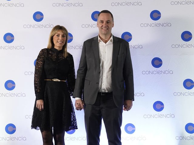 Amplían la denuncia contra Adorni y piden investigar contratos de la consultora de su esposa