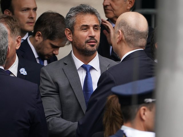 Ley Hojarasca: puntos conflictivos y un curioso artículo que habilita al Estado a comprar autos importados