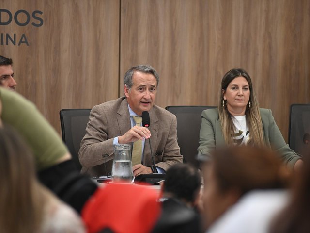 Diputados: la oposición dictaminó el proyecto de modificación de DNU que limita el poder de Milei