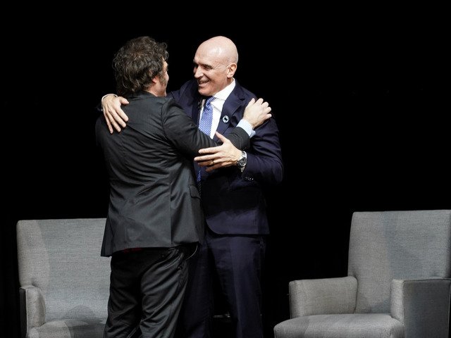 Gobierno arrinconado y liderazgo errático