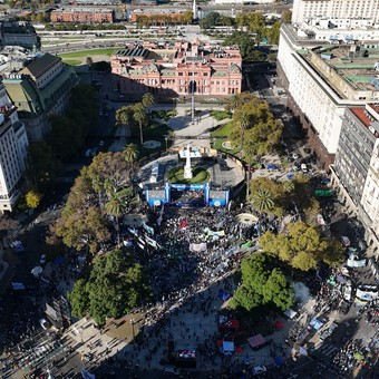 La CGT marchó por el Día del Trabajador: llamó a profundizar "la lucha" contra el modelo económico pero pateó la definición de un nuevo paro