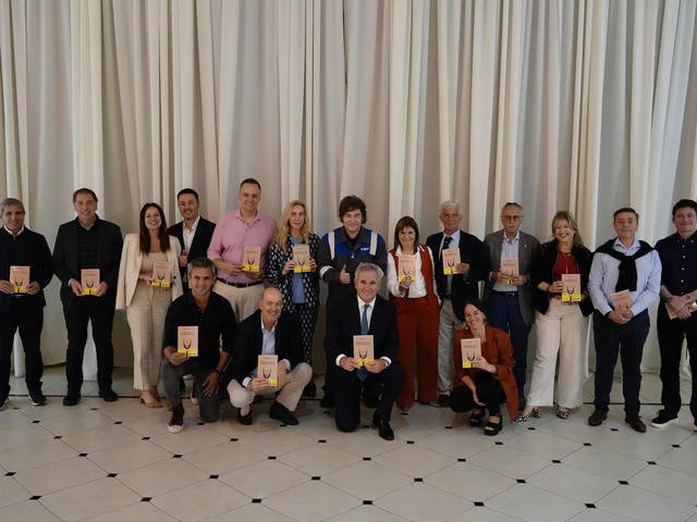 Milei firma el aumento salarial para ministros y altos funcionarios, pero congela su sueldo y el de Villarruel