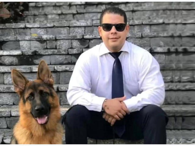 Desesperado pedido de una madre chavista por su hijo: es chofer de la Embajada argentina en Caracas y lo detuvieron ilegalmente