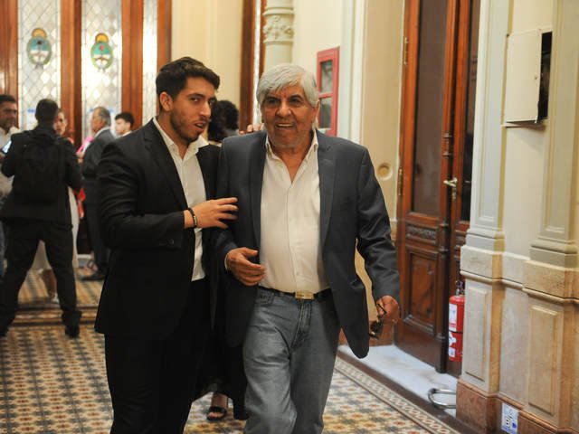 “Portación de apellido”: Hugo Moyano puso a dedo a su hijo menor en un cargo clave de Camioneros