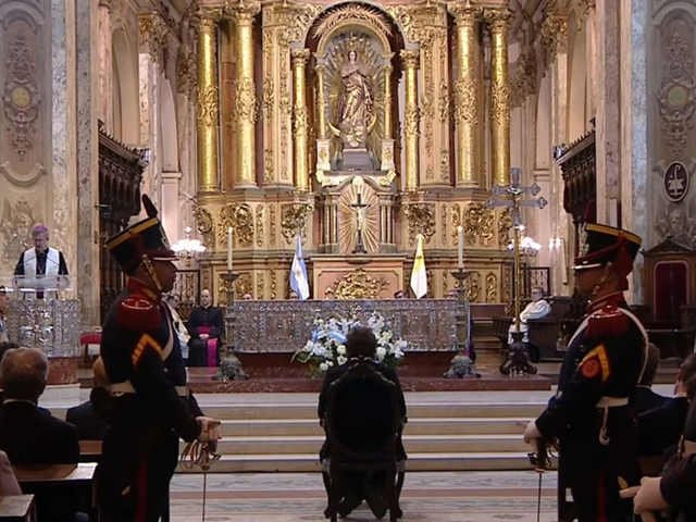 Frente a Milei, el arzobispo porteño pidió terminar con las “cuevas de la corrupción” y citó a Messi para pedir la unión de los argentinos