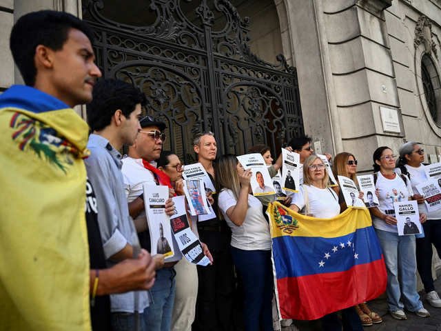 La esposa del abogado argentino detenido en Venezuela reveló que pudo hablar con él pero no sabe cómo está: “es desesperante”